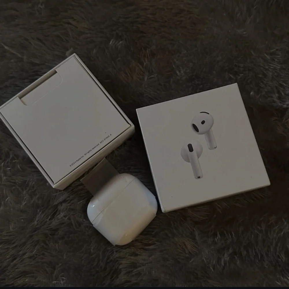 Apple AirPods with Charging Case